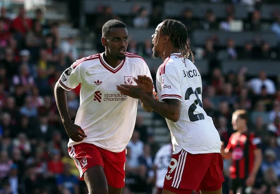 Joueurs de Liverpool célébrant un but