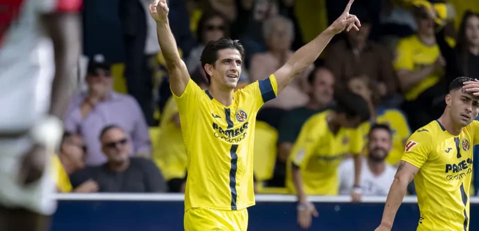 Joueur de Villarreal célèbre un but