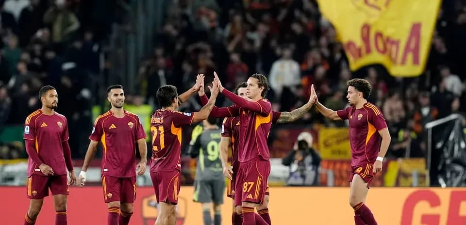Joueurs de l'AS Roma célébrant un but