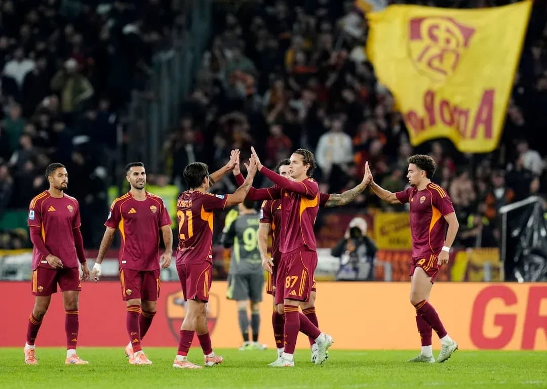 Joueurs de l'AS Roma célébrant un but