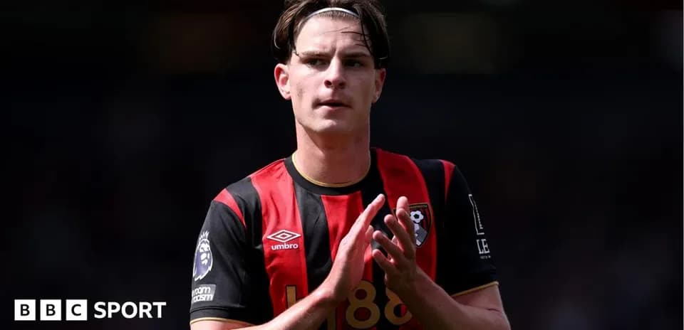 Joueur de Bournemouth applaudissant après un match