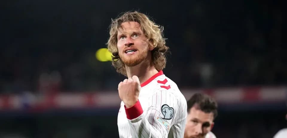 Joueur célébrant après un but lors du match