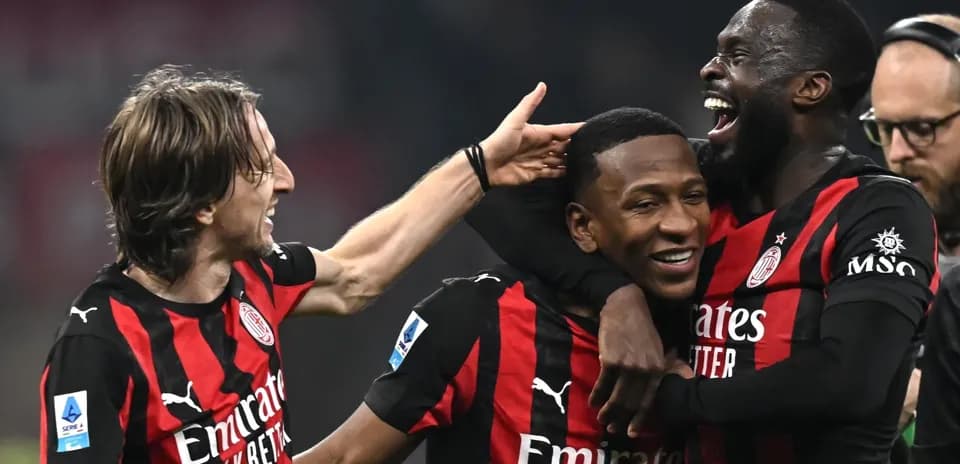Joueurs de l'AC Milan célébrant un but