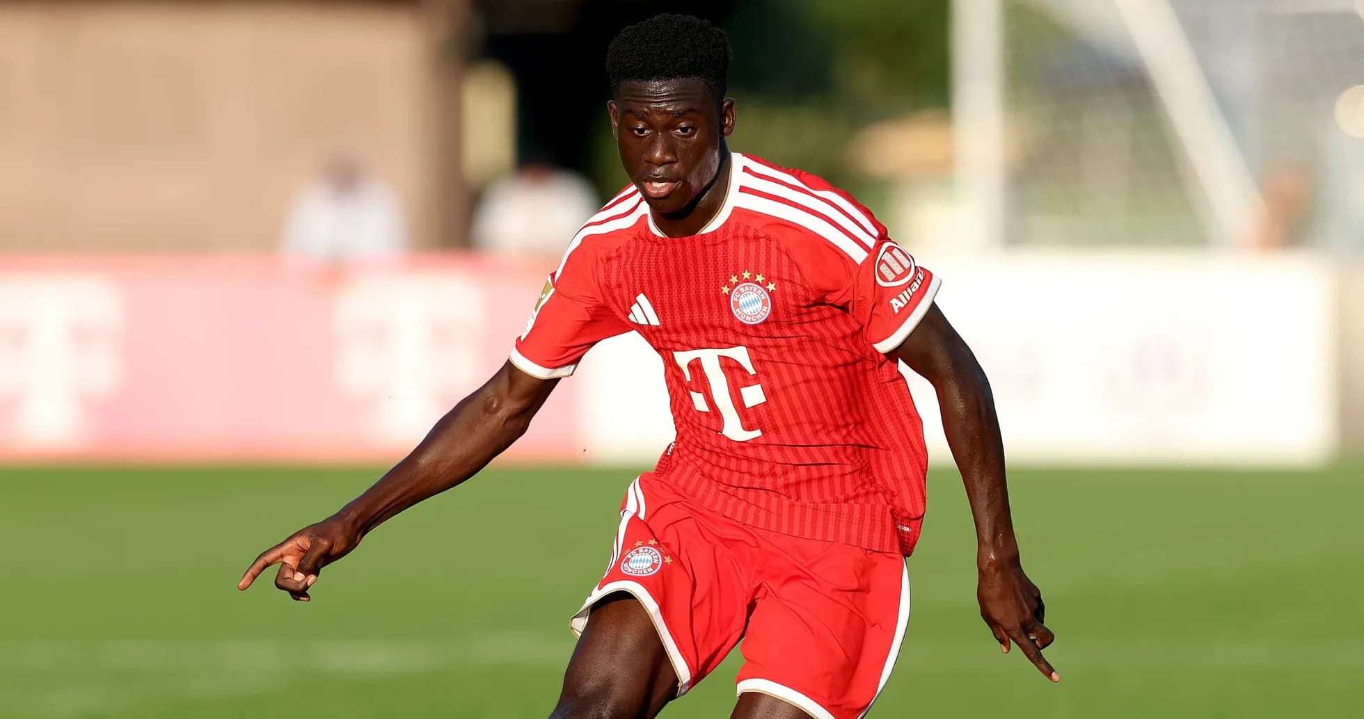 Joueur de Bayern Munich en action sur le terrain