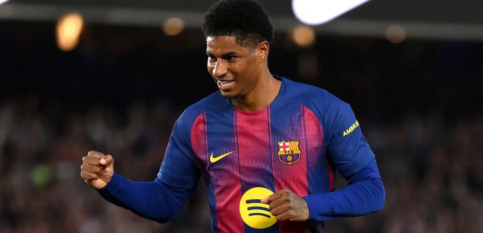 Joueur de Barcelone célébrant un but sur le terrain