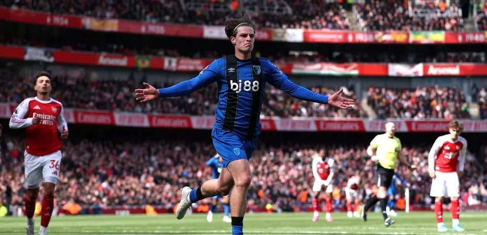 Joueur de Bournemouth célébrant un but contre Arsenal