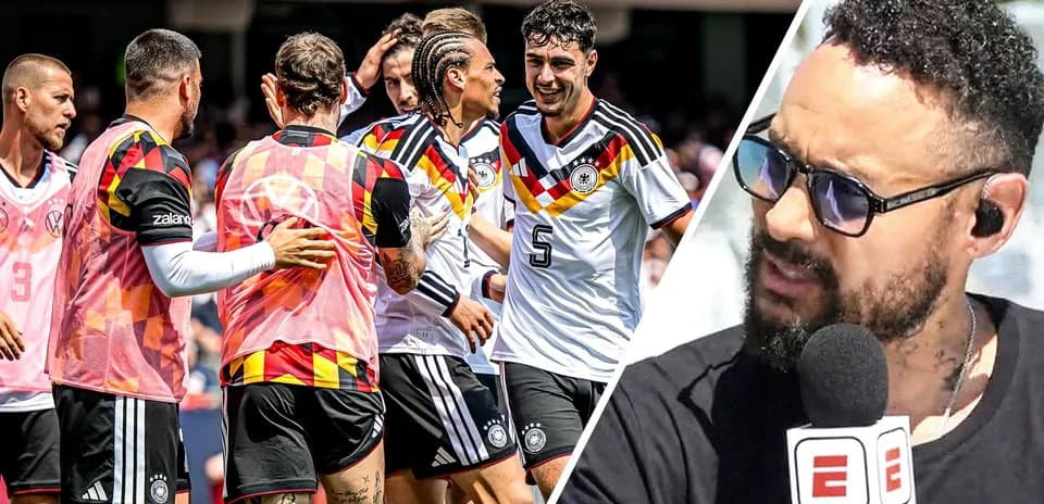 Joueurs allemands célébrant un but