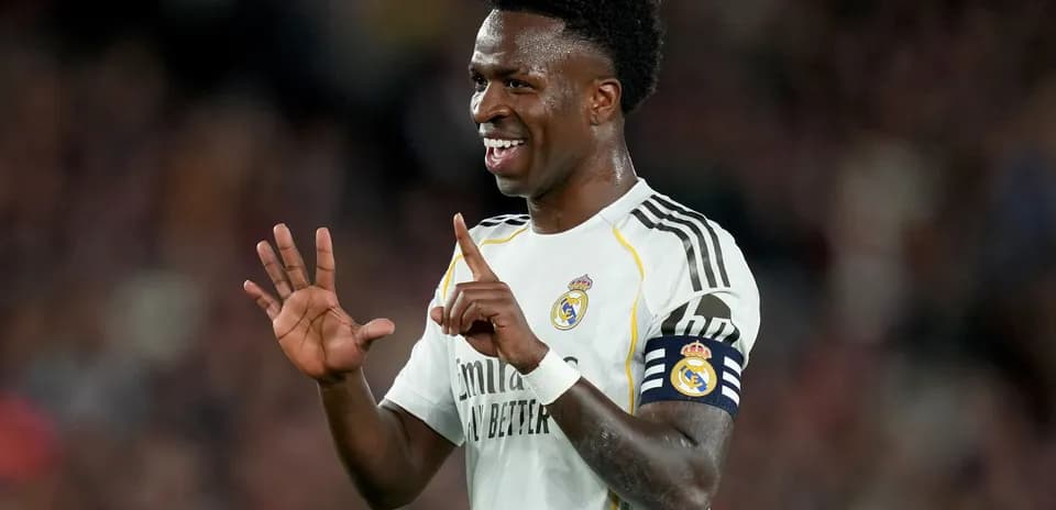 Joueur du Real Madrid célébrant un but sur le terrain