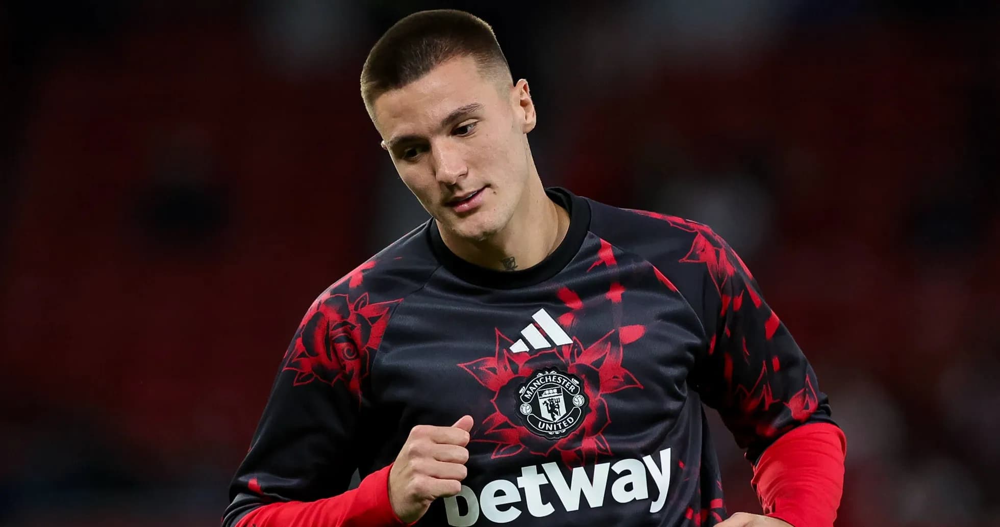Joueur de Manchester United s'échauffant avant le match