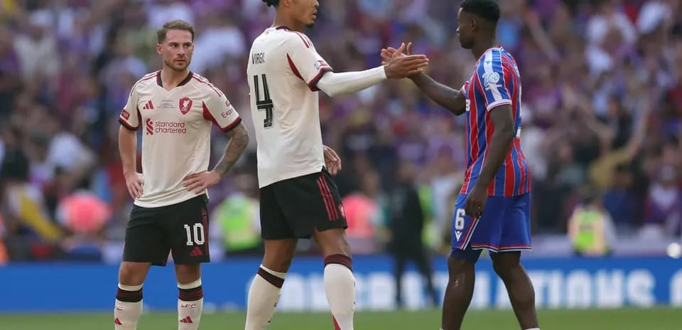 Joueurs de Liverpool et Crystal Palace en action