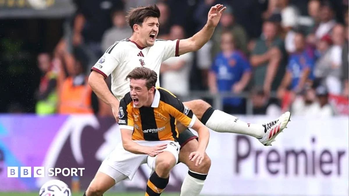 Joueur en chute avec adversaire lors d'un match