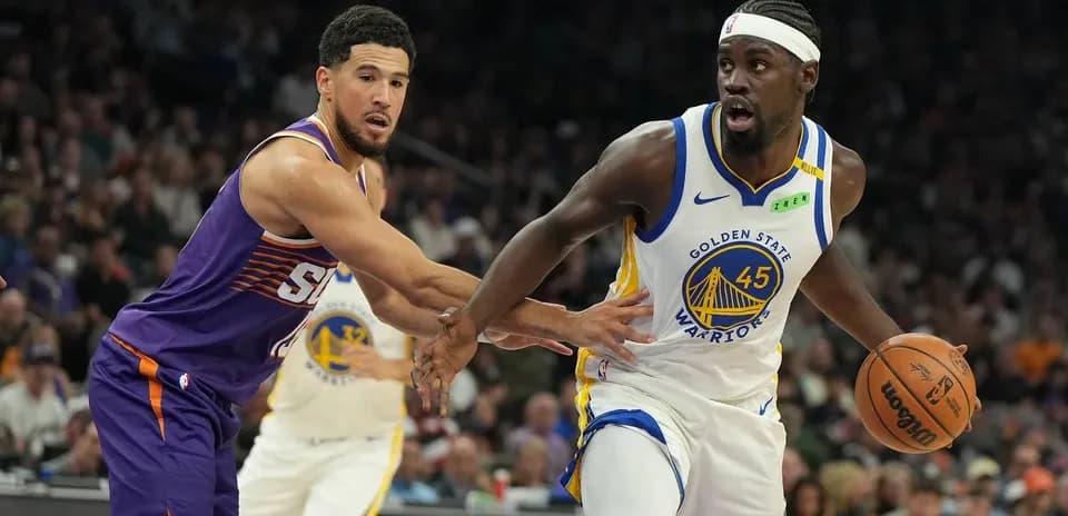 Joueur des Golden State Warriors dribblant le ballon
