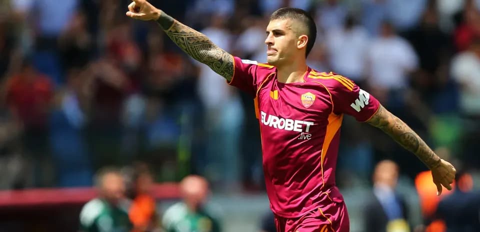 Joueur de l'AS Roma célébrant un but