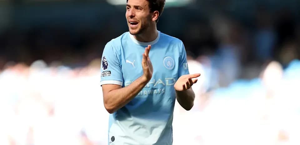 Joueur de Manchester City applaudissant sur le terrain