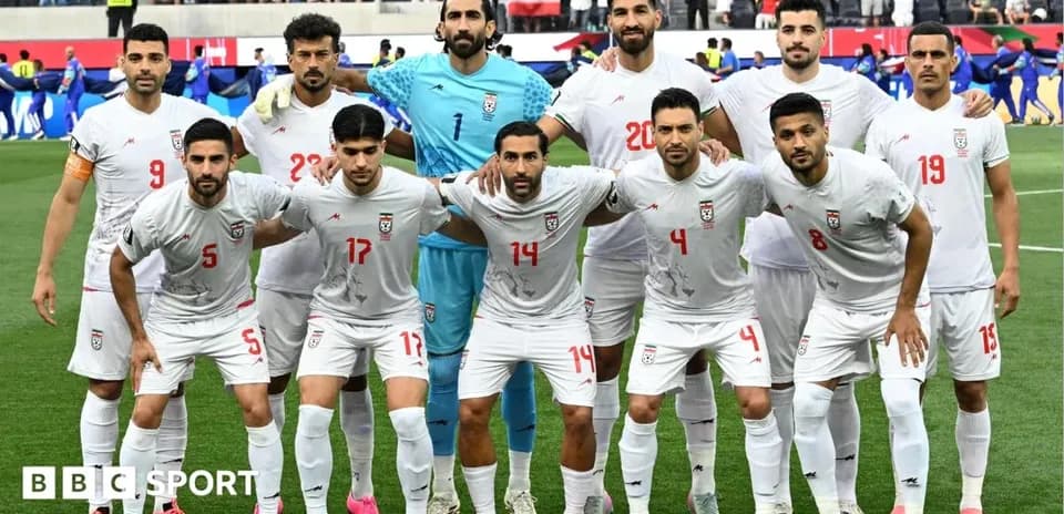 Équipe d'Iran posant avant un match de football