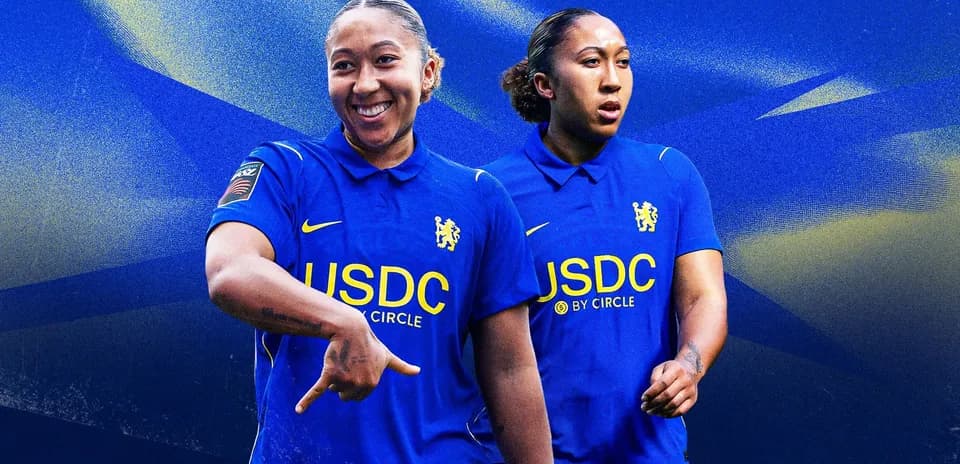 Joueuse de Chelsea portant un maillot bleu