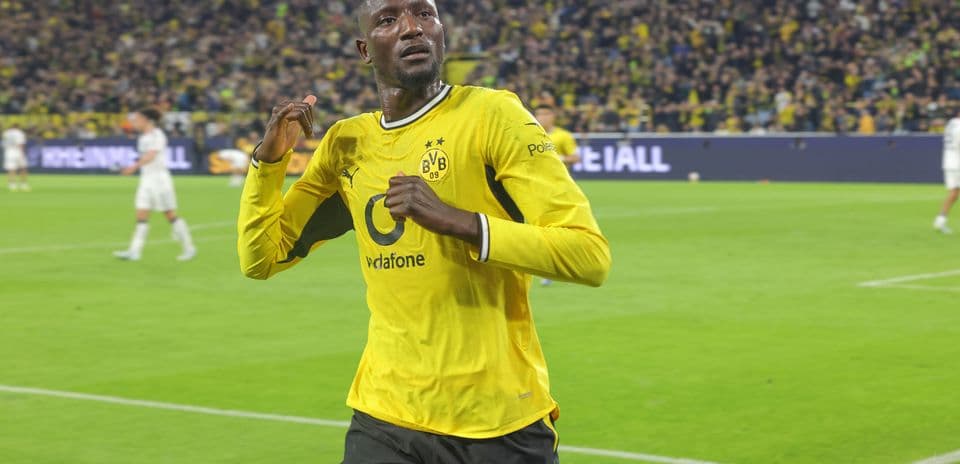 Joueur de Borussia Dortmund célébrant un but
