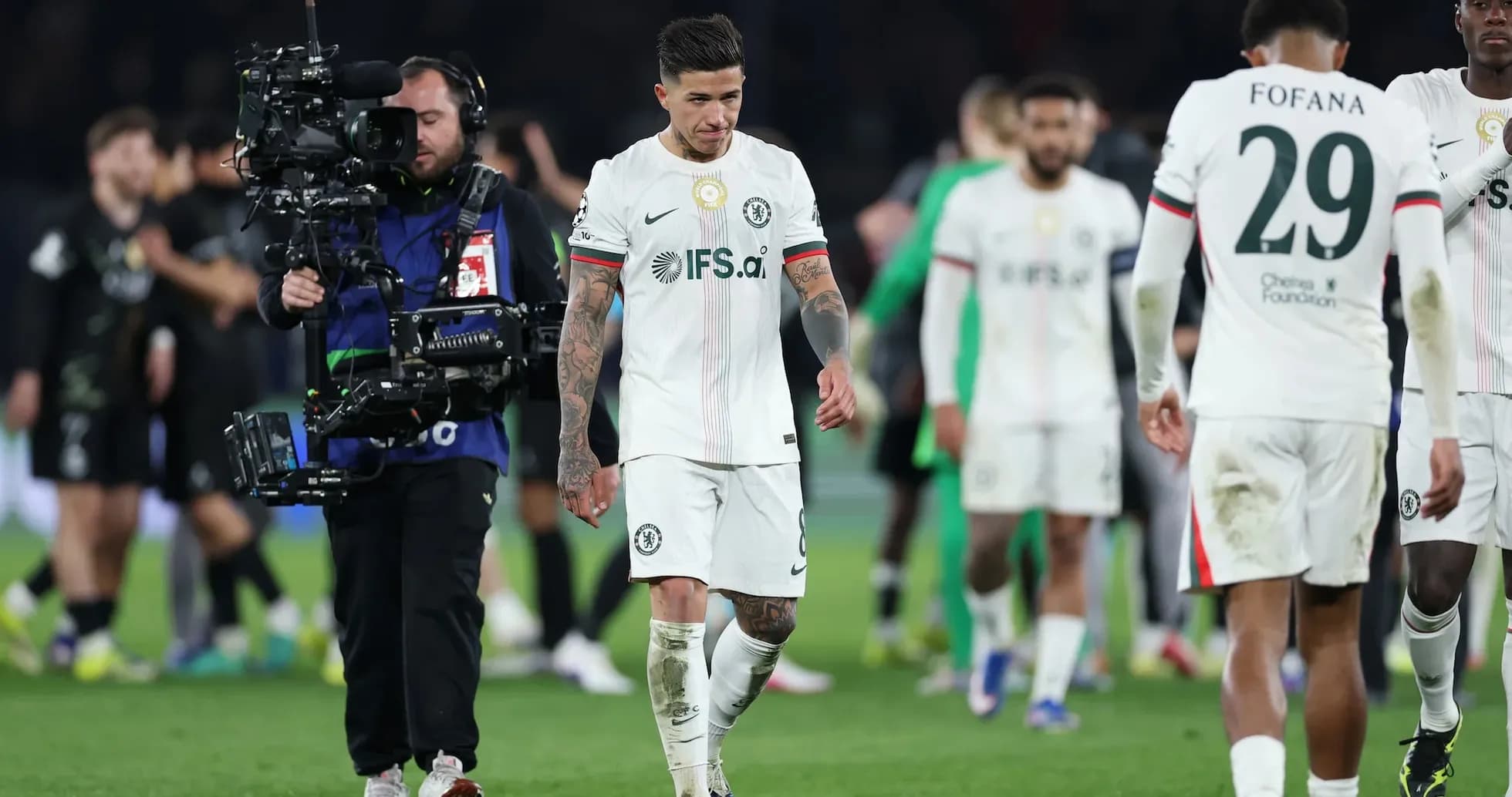 Joueurs de Chelsea quittant le terrain après le match