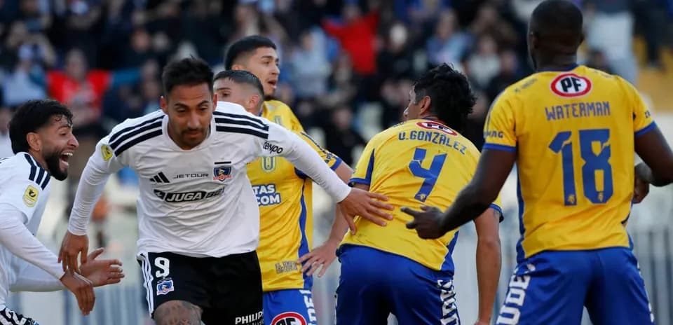Joueurs de Colo Colo célébrant un but