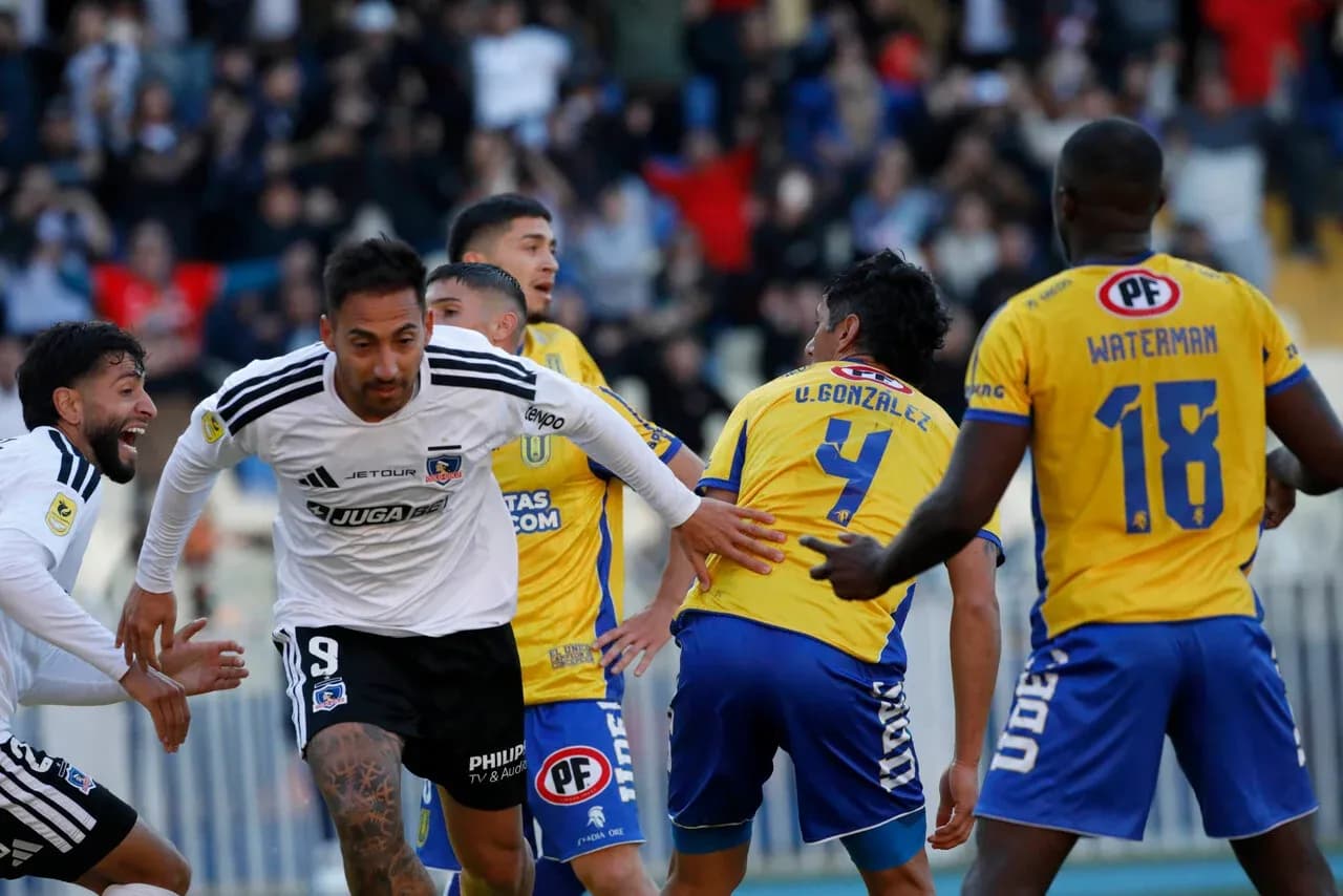 Joueurs de Colo Colo célébrant un but