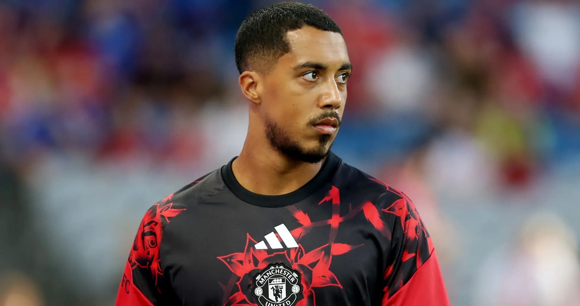 Joueur de Manchester United en tenue d'échauffement