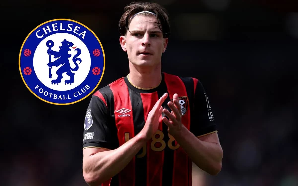 Joueur de Bournemouth applaudit avec logo de Chelsea