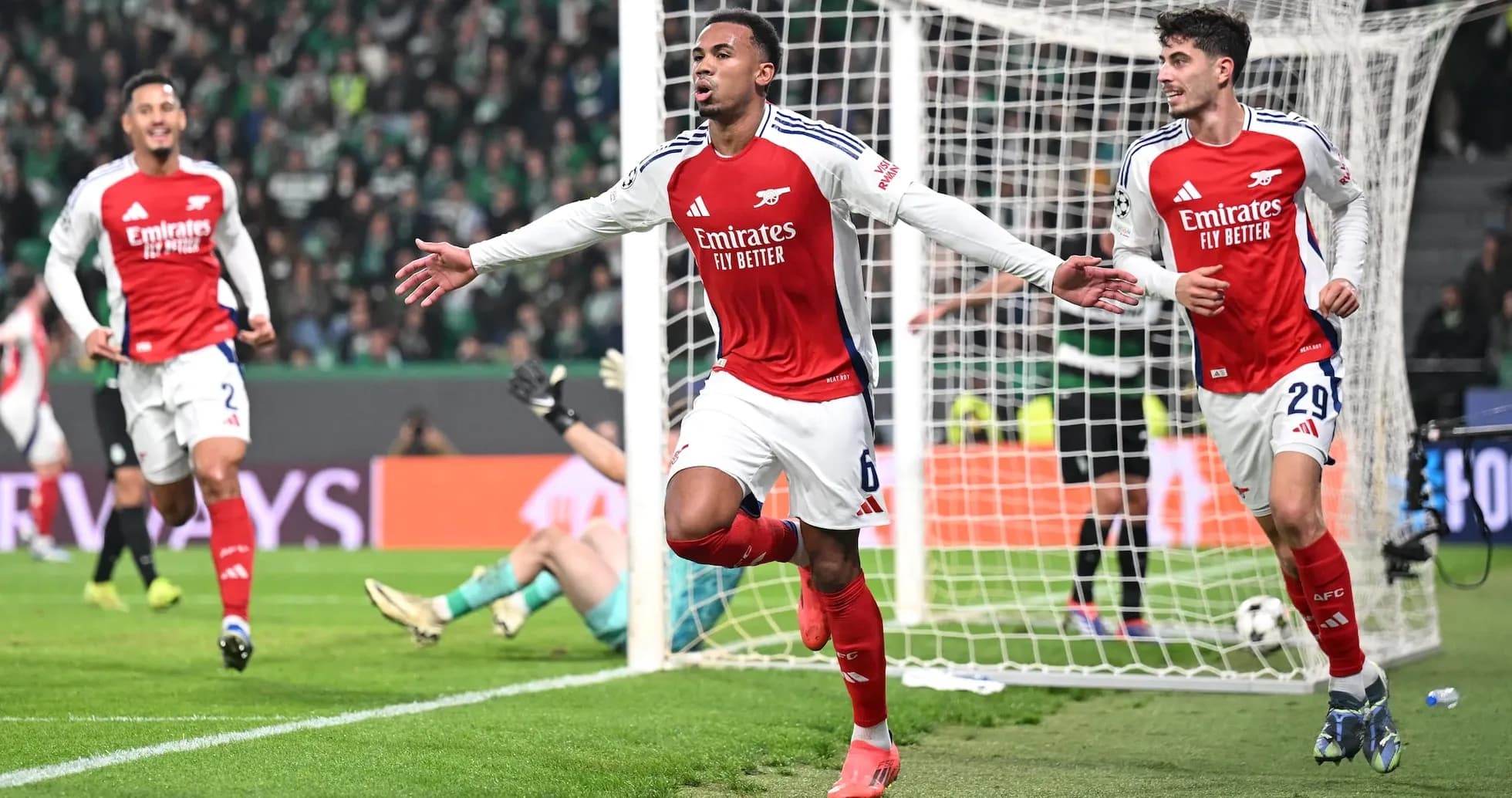 Joueur d'Arsenal célébrant un but contre Sporting CP
