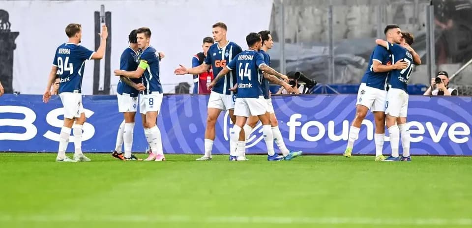 Joueurs de Dynamo Kyiv célébrant un but