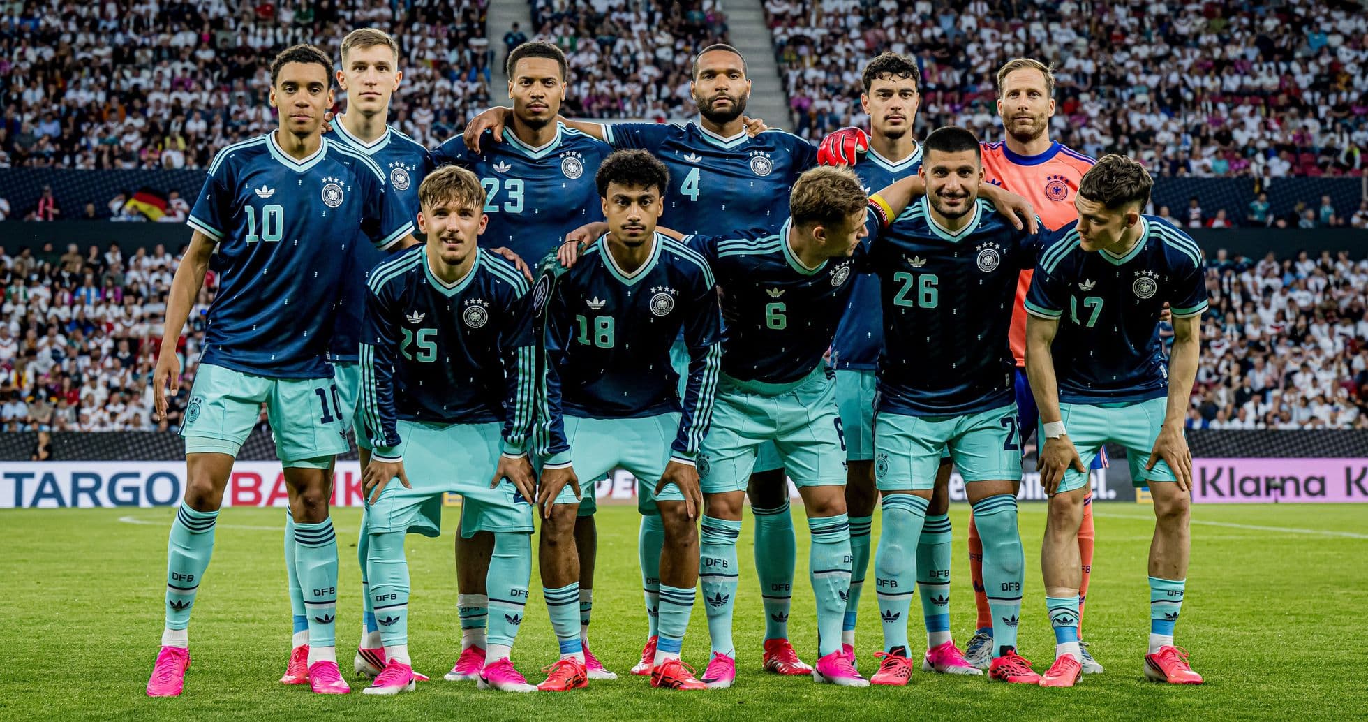 Équipe allemande posant avant le match