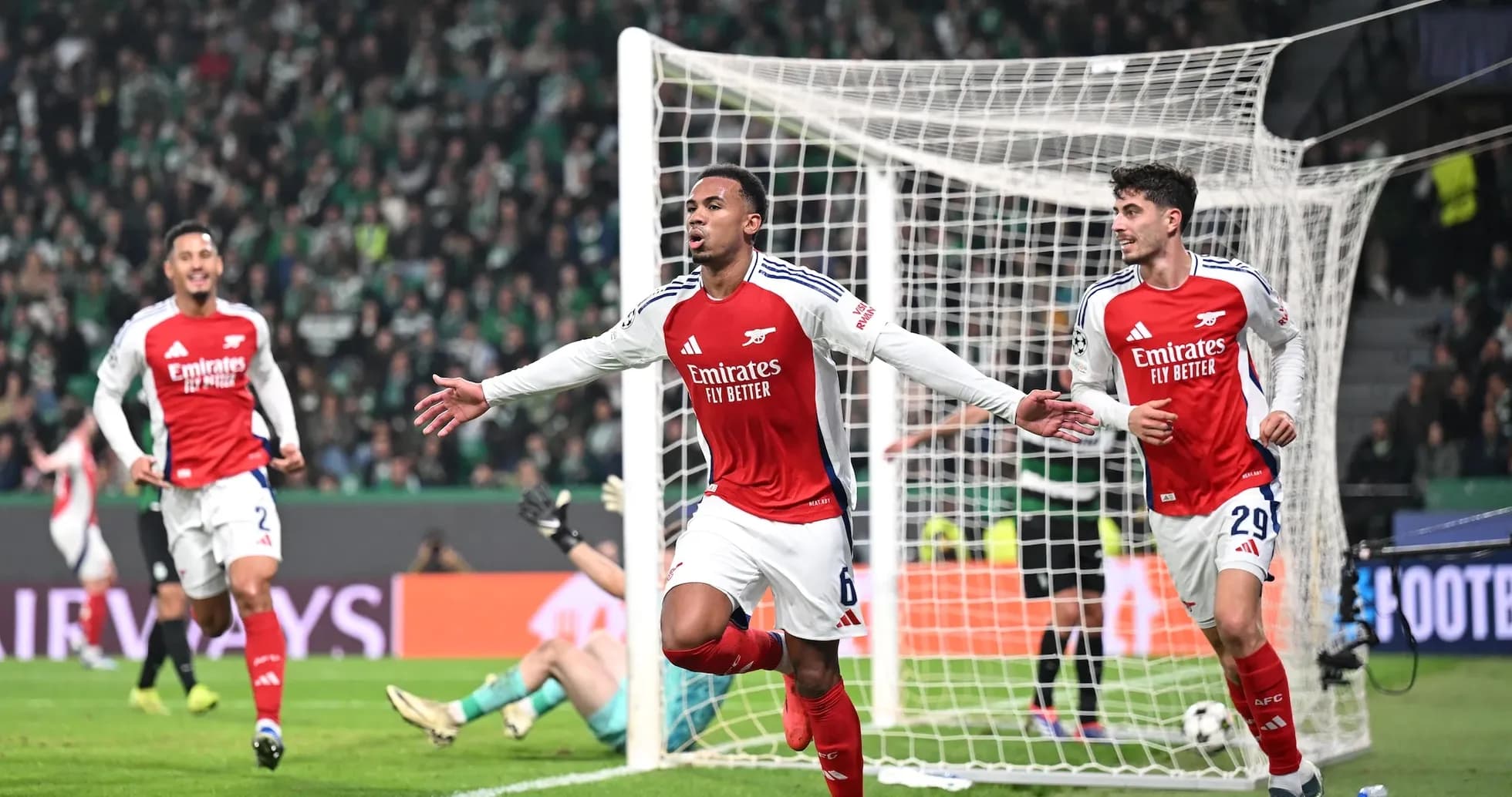Joueurs d'Arsenal célébrant un but en Ligue des champions