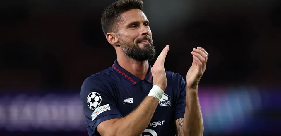 Joueur applaudissant après un match de football
