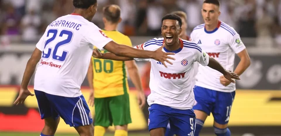 Joueurs de HNK Hajduk Split célébrant un but