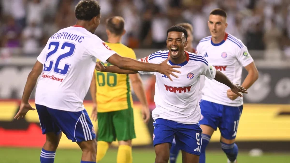 Joueurs de HNK Hajduk Split célébrant un but