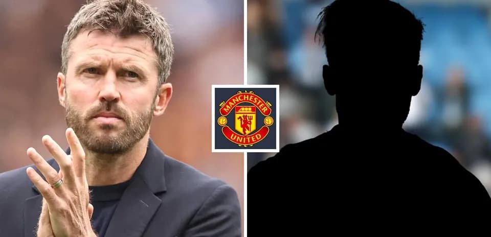Entraîneur applaudissant avec logo de Manchester United