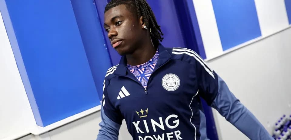 Joueur entrant dans le vestiaire de Leicester City