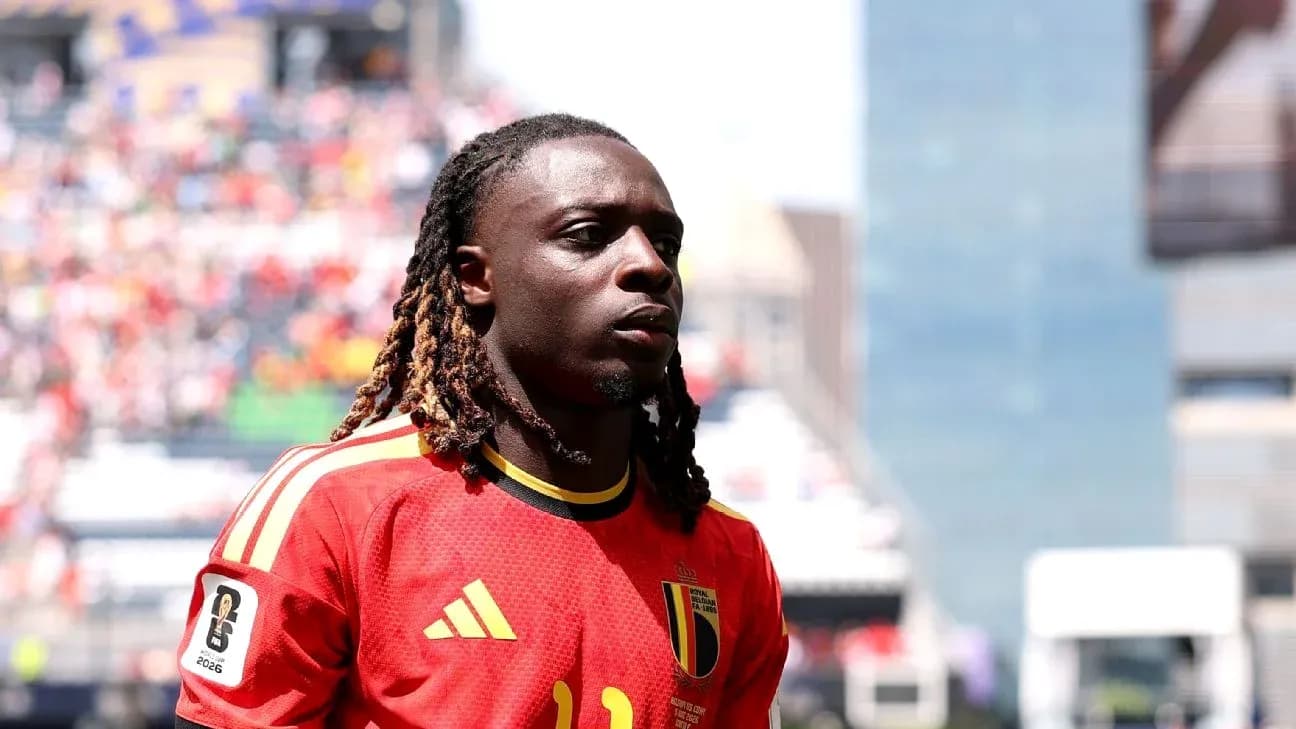 Joueur belge en tenue rouge sur le terrain