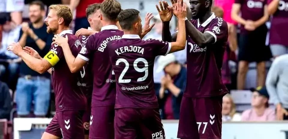 Joueurs de Heart of Midlothian célébrant un but