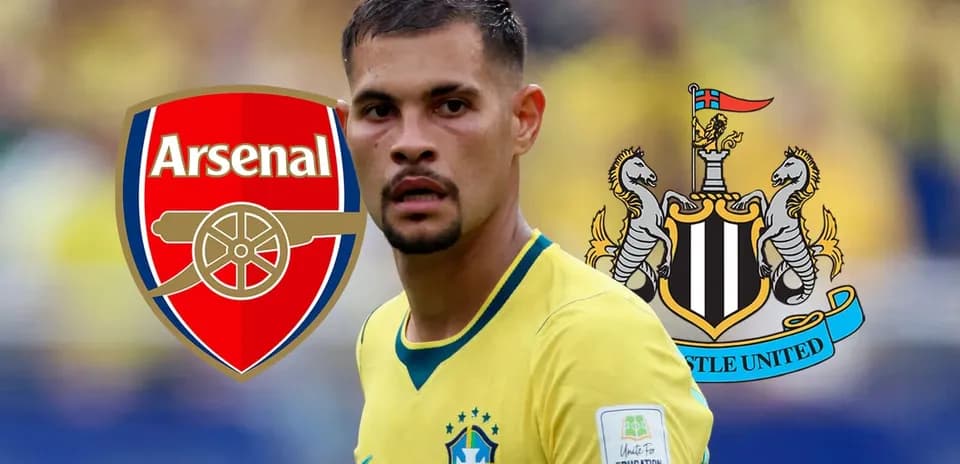 Joueur brésilien avec logos d'Arsenal et Newcastle