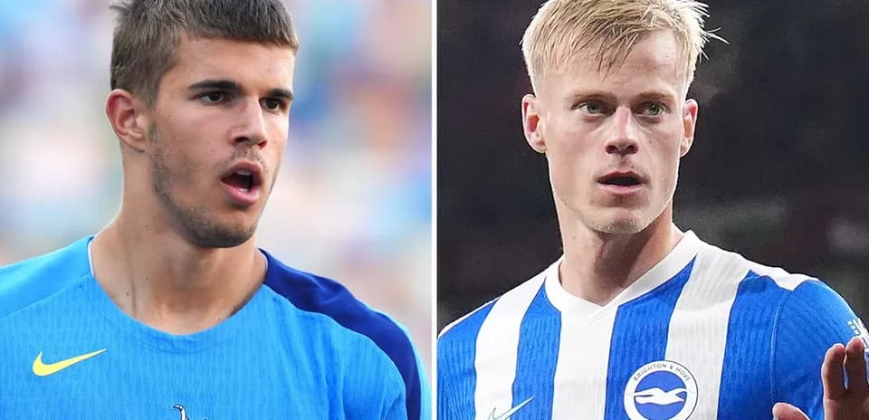 Deux joueurs de football en maillots d'équipe différents