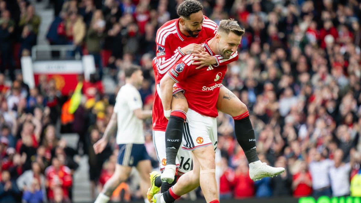 Joueurs de Manchester United célébrant un but