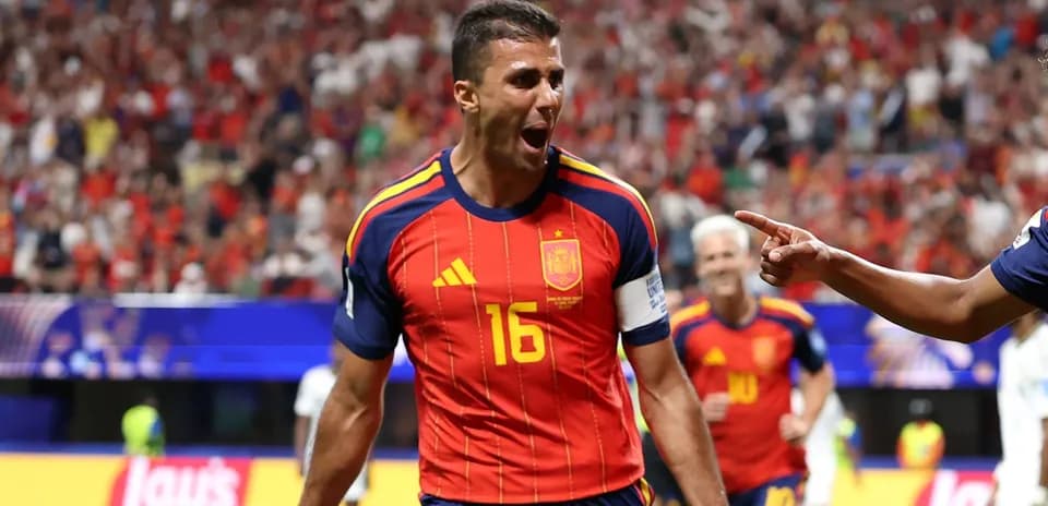 Joueur espagnol célébrant un but lors d'un match
