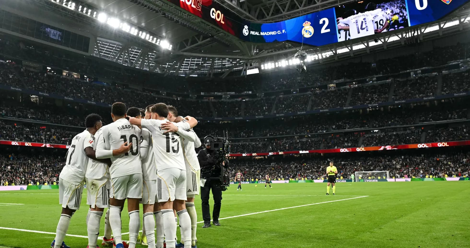 Joueurs de Real Madrid célébrant un but au Bernabéu