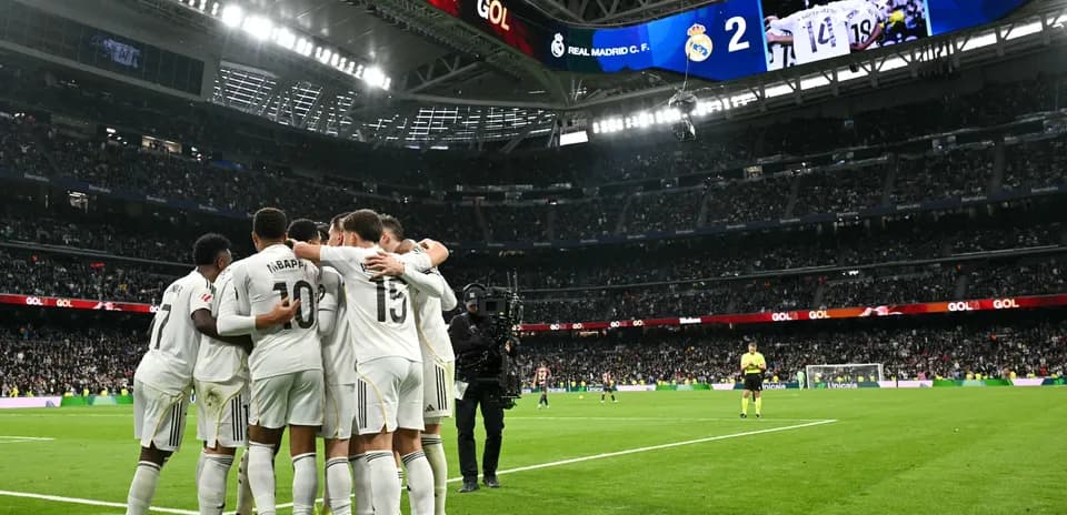 Joueurs de Real Madrid célébrant un but au Bernabéu