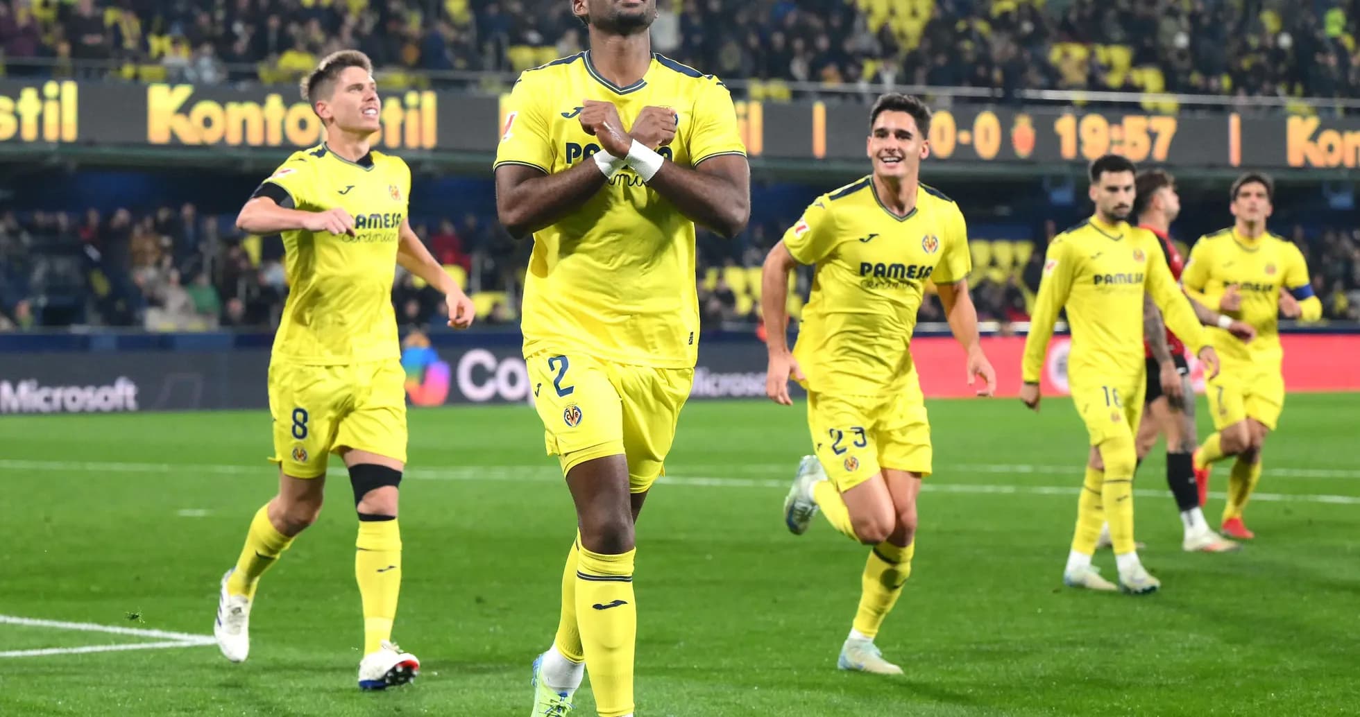 Joueurs de Villarreal célébrant un but