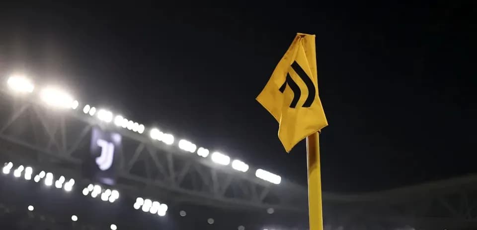 Drapeau de corner jaune au stade de la Juventus