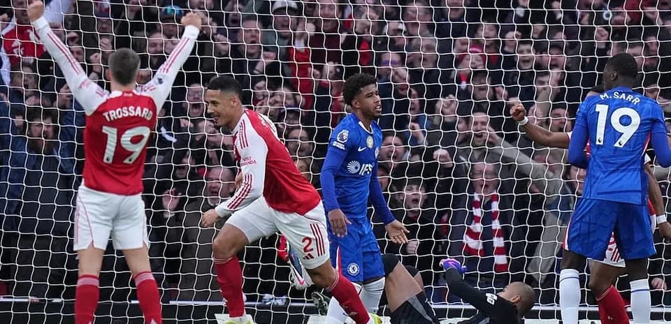 Joueurs d'Arsenal célébrant un but contre Chelsea