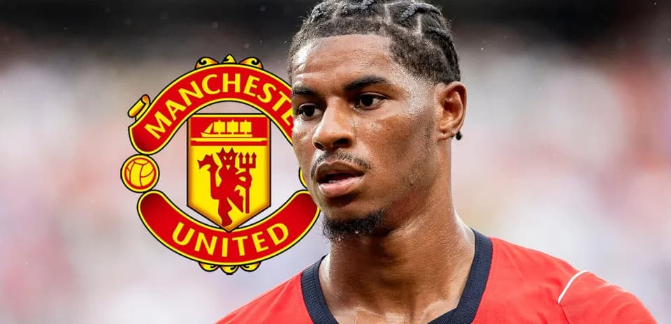 Joueur de Manchester United avec maillot rouge