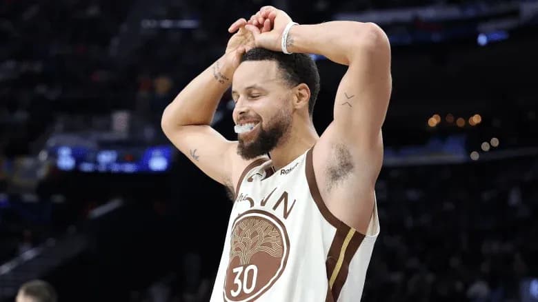 Joueur célébrant après un panier marqué