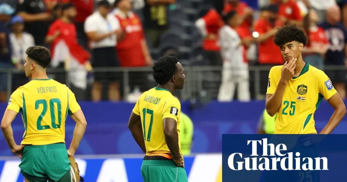 Joueurs australiens déçus après un match de football