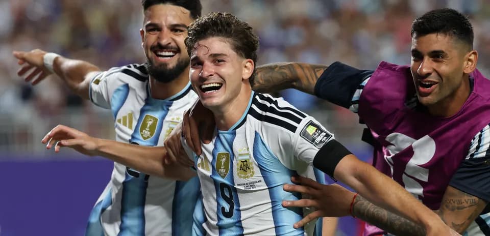 Joueurs argentins célébrant un but